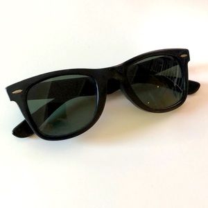 RARE! Vintage 80’s Rayban Wayfarer sunglasses